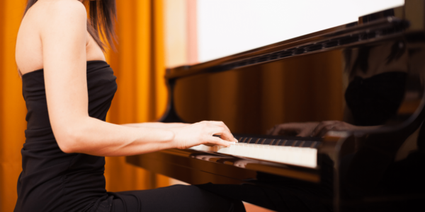 the-6-most-famous-female-pianists-learn-to-play-an-instrument-with